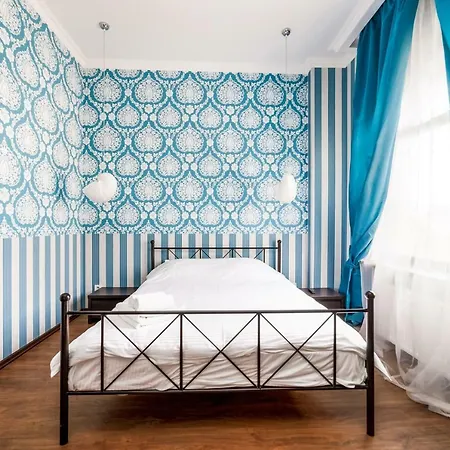 Stylish With A Balcony Overlooking The Park * 敖德萨