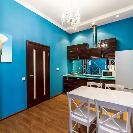 Stylish With A Balcony Overlooking The Park Apartment *