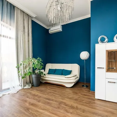 Stylish With A Balcony Overlooking The Park Apartment Odesa
