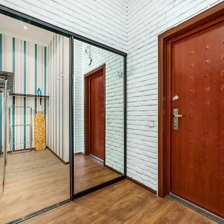 Stylish With A Balcony Overlooking The Park