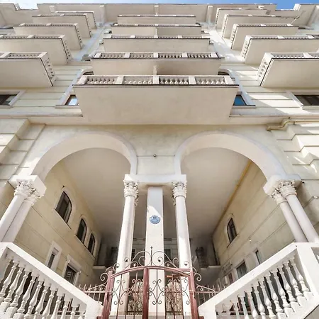 Apartment Stylish With A Balcony Overlooking The Park Odesa